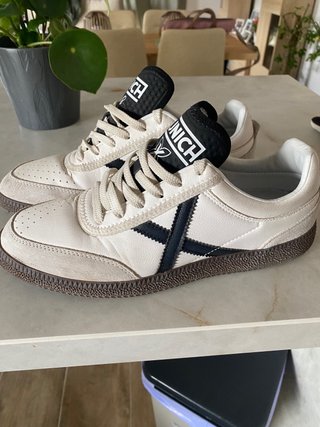 Zapatillas Munich Beige y Negras Original