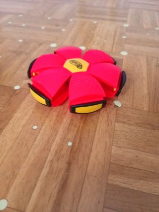 Pelota plana rosa y amarilla