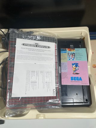 Console Sega Mega Drive in scatola