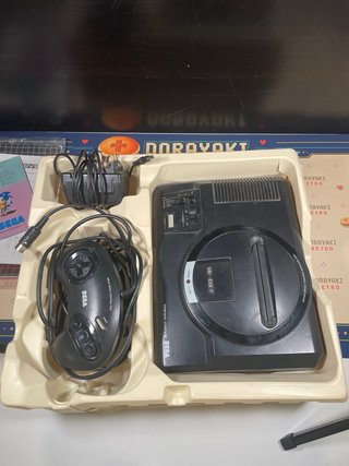 Console Sega Mega Drive in scatola
