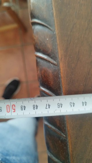 Mueble de madera antiguo marrón