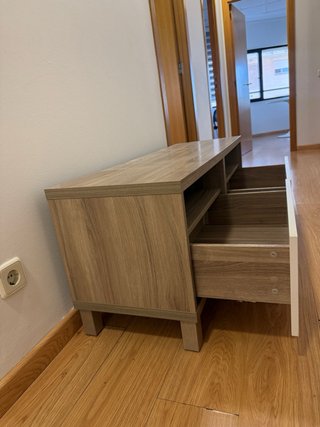 Mueble bajo aparador madera y blanco