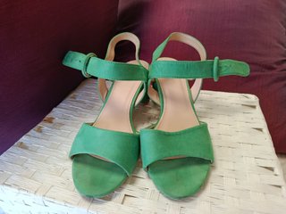 Zapatos verdes de tacón