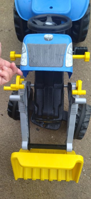 Tractor a pedales con pala y remolque New Holland