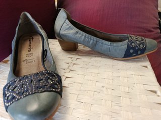 Zapatos Tamaris azules y grises