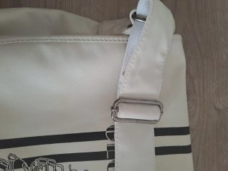 Bandolera blanca con dibujo de moto