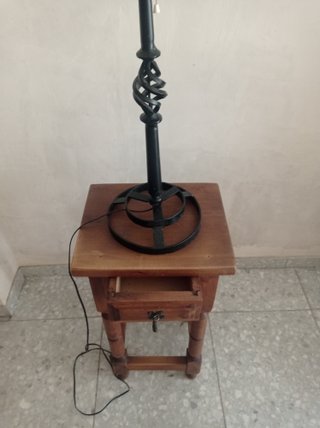 Lámpara de pie artesanal tela y metal