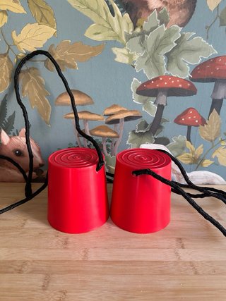 Zancos de juguete con cuerda