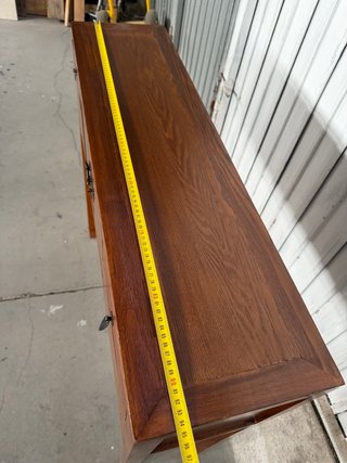 Consola antigua de madera restaurada