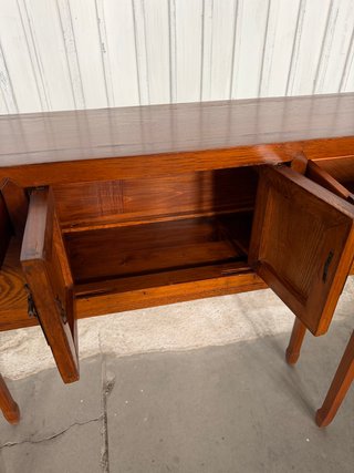 Consola antigua de madera restaurada