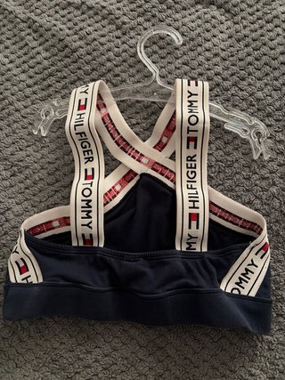 Top deportivo Tommy Hilfiger cruzado