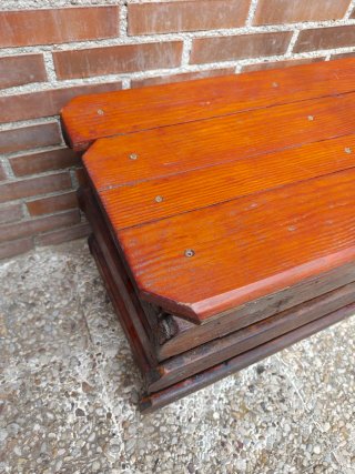 Banco rústico de madera