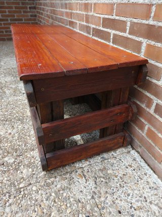 Banco rústico de madera