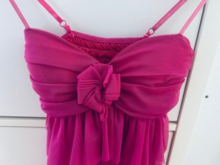 Vestido fiesta rosa tirantes volantes