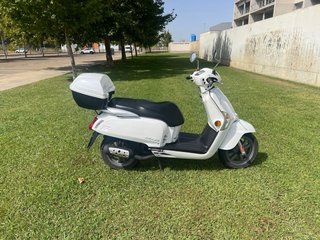 Kymco Like 49cc Scooter Blanca