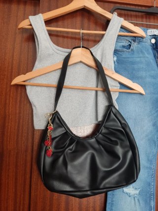 Lote de ropa y bolso