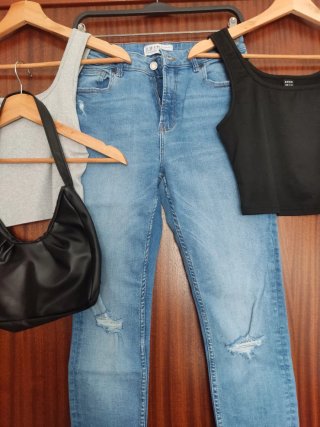 Lote de ropa y bolso