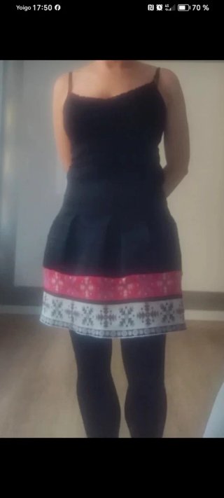 Falda negra y rosa con estampado