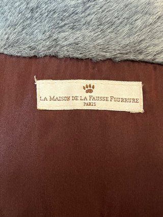 Abrigo piel sintética gris