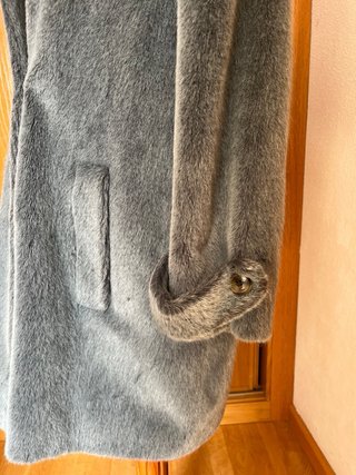Abrigo piel sintética gris