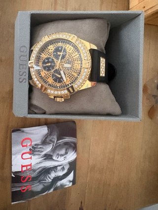 Reloj Guess Dorado y Negro