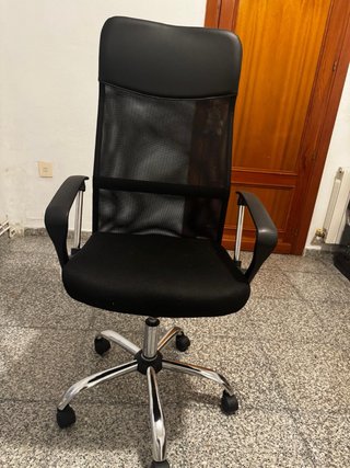 Silla ergonómica de oficina negra