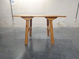 Mesa de madera rústica