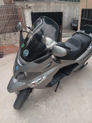 Piaggio X Evo 400 Maxi Scooter Gris
