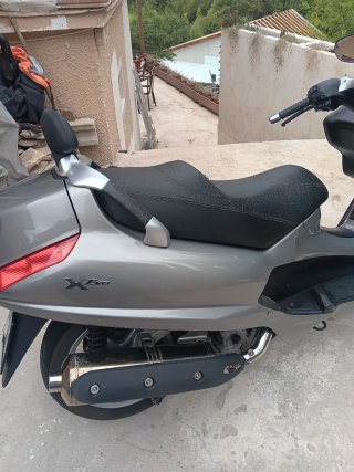 Piaggio X Evo 400 Maxi Scooter Gris