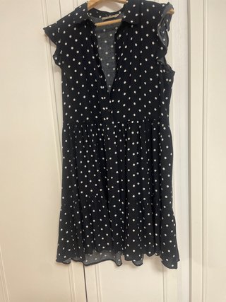 Vestido negro lunares blancos