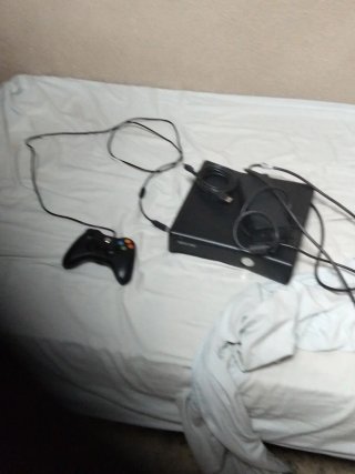 Xbox 360 Slim 4GB + Mando + Cable