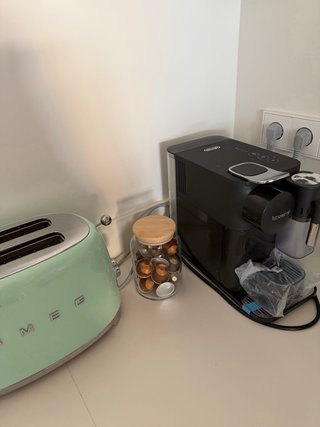 Cafetera Nespresso De'Longhi Lattissima One