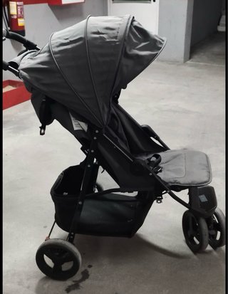 Carrito de bebé gris