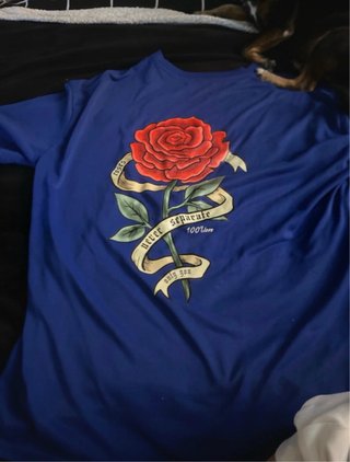 maglietta graphic tee con rosa shein