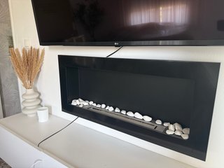 Chimenea Bioetanol Negra con Piedras Blancas