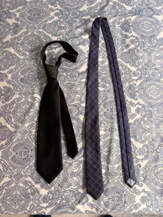 Corbatas Negras y Azules
