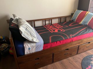 Cama colonial 90x200 de la marca banak,con colchón