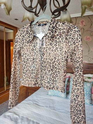 Camisa Bershka animal print cremallera S