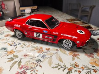 Mustang de carreras de Allan Mofart. Marca ACME