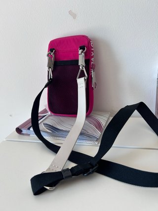 Bolso bandolera rosa y negro