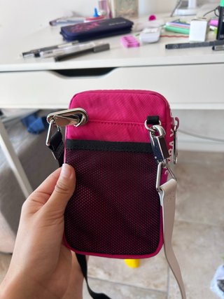 Bolso bandolera rosa y negro