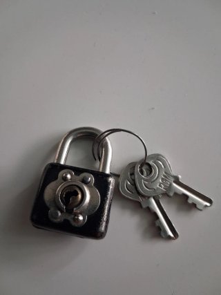 Candado RGM vintage con 2 llaves