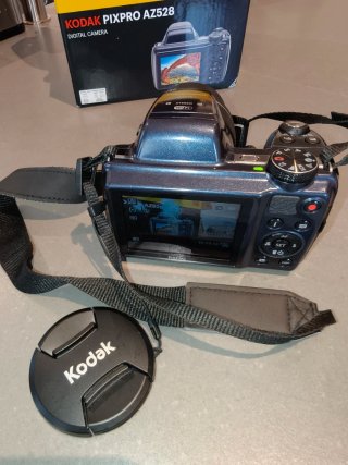 Kodak Pixpro AZ528 (Muchos accesorios)