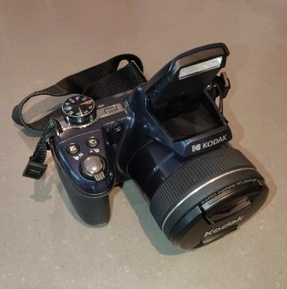Kodak Pixpro AZ528 (Muchos accesorios)