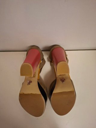 Sandalo con plateau  beige fucsia e nero