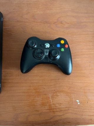 Xbox 360 Slim Negra con Kinect y 4 juegos
