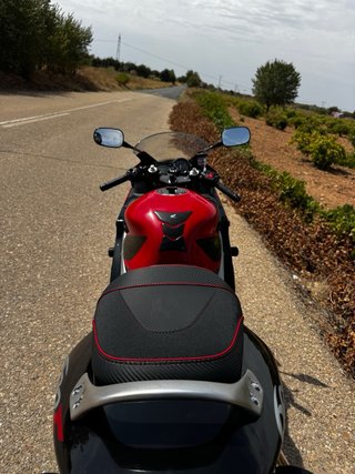 Honda CBR 600f 2006 Roja y Negra