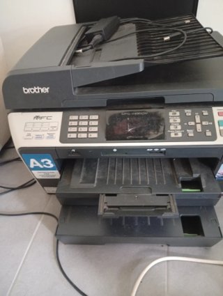 Impresora Brother MFC-6490CW. Para fotografías tam
