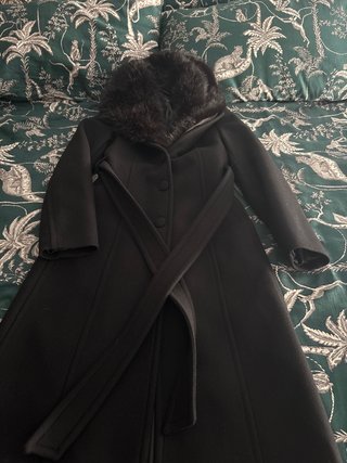 Abrigo Lana Mango Negro con Cinturón