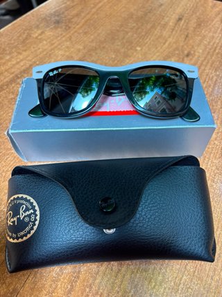Gafas de sol Ray-Ban negras y grises
